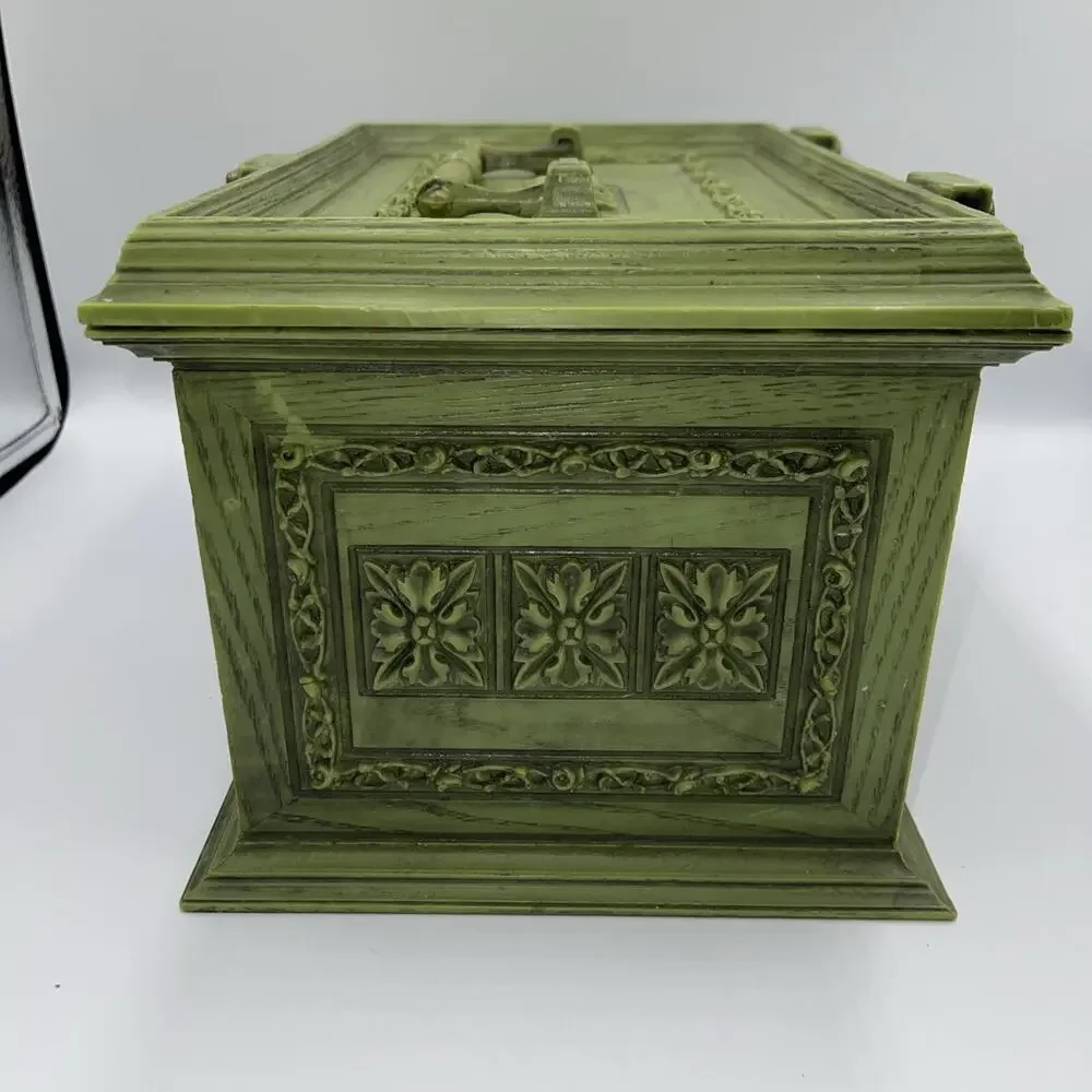 VINTAGE MAX KLEIN GREEN ORNATE‎ PLASTIC SEWING KEEPSAKE BOX
